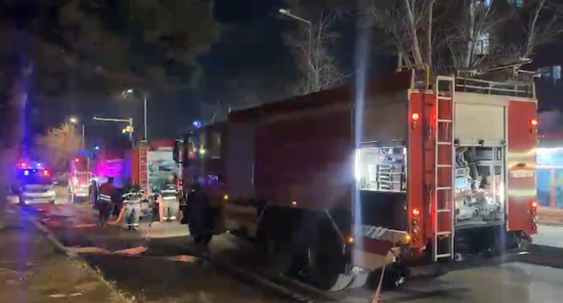 Bakıda binadakı yanğın söndürüldü - YENİLƏNİB (VİDEO)